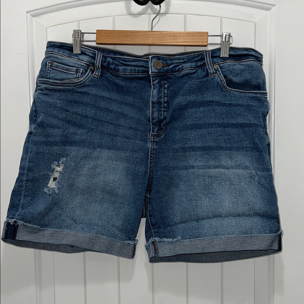 Kut from the kloth SS037GE3 Distressed Boyfriend Short Size 18w